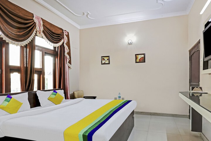Room 12 of 28