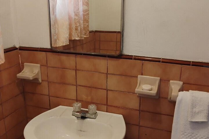 Room 17 of 28