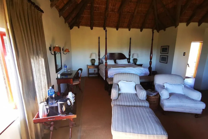 Room 2 of 10