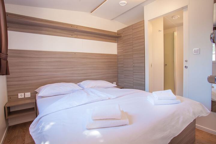 Room 6 of 25