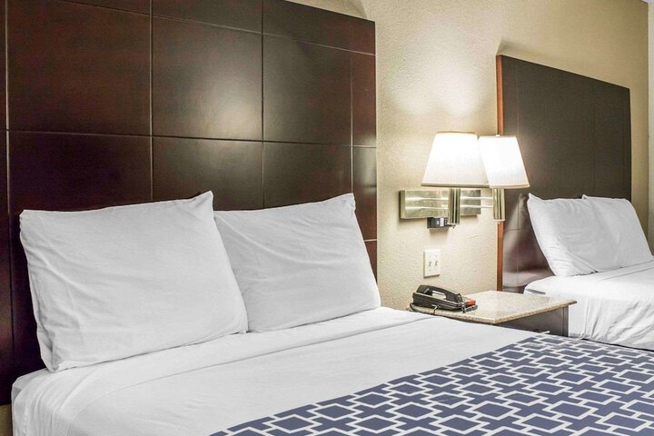 2 Double Beds (4 of 10)