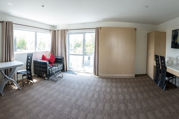 Room 25 of 41