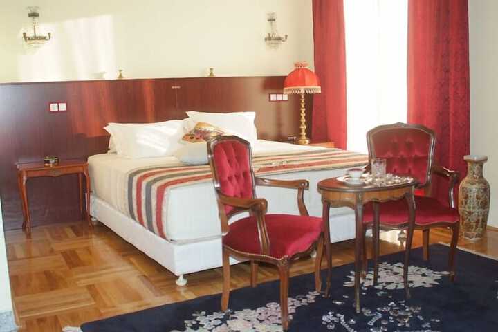 Room 17 of 49