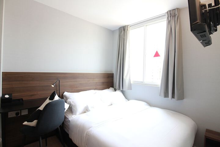 Room 9 of 45