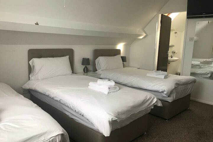 Room 28 of 73