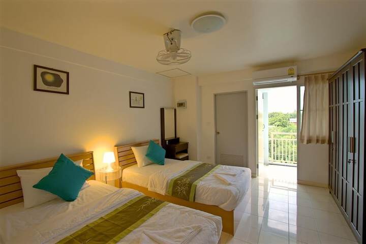 OYO Srirat Residence