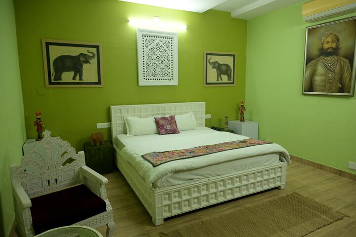 Room 2 of 18
