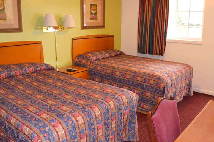 2 Double Beds (15 of 17)