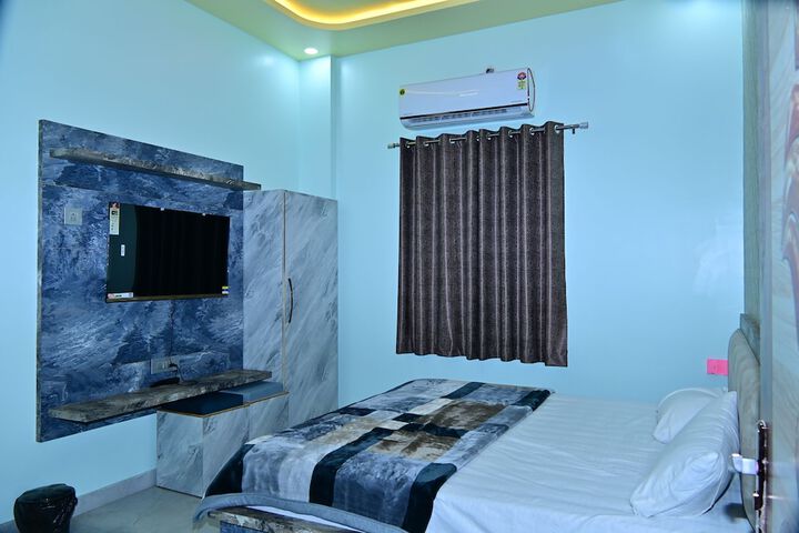 Room 3 of 18