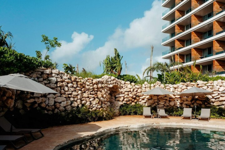 Pool 54 of 134
