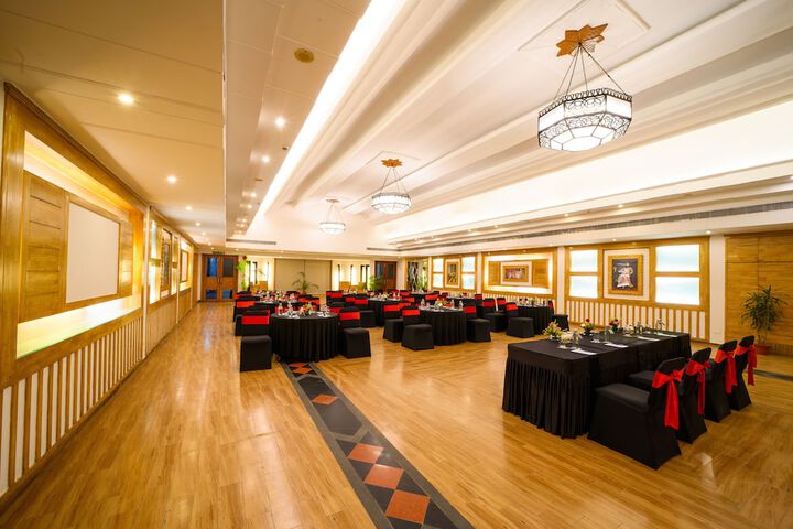 Ballroom/Hall 74 of 86