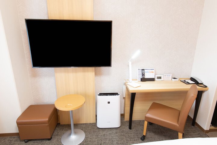Room 4 of 42