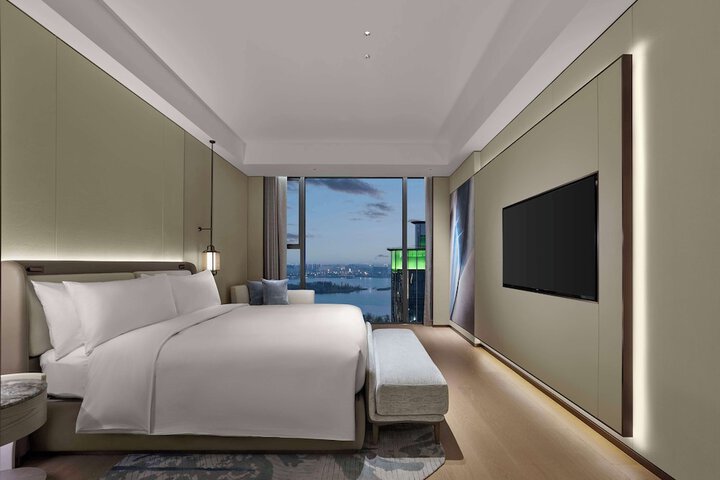 Room 14 of 90