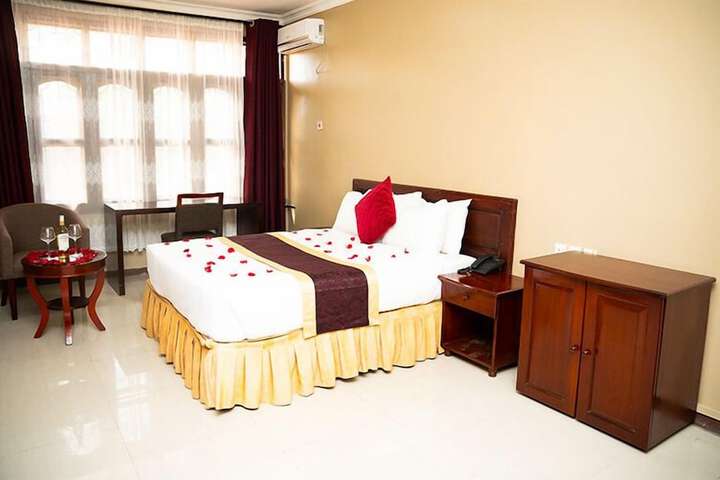 Room 5 of 15