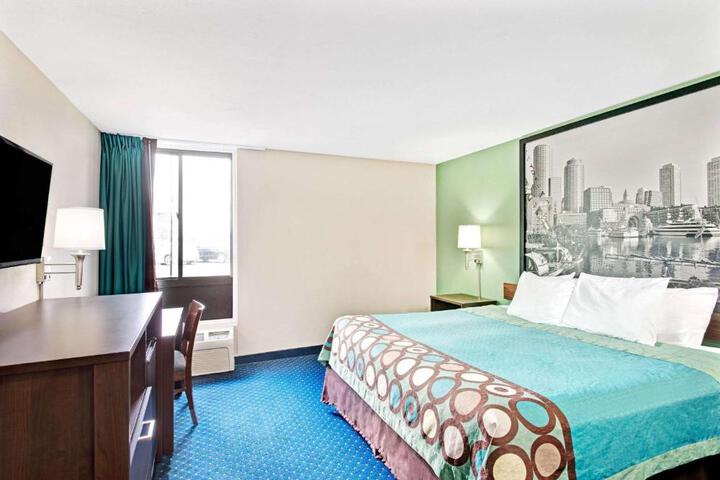 1 King Bed (2 of 16)