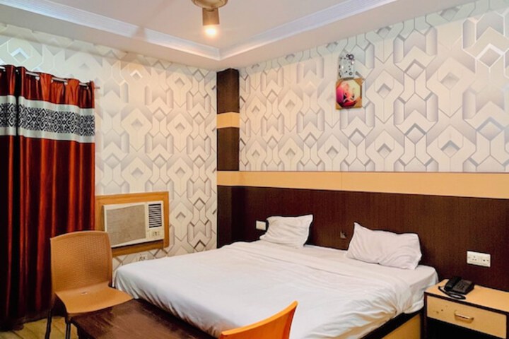 Room 4 of 10