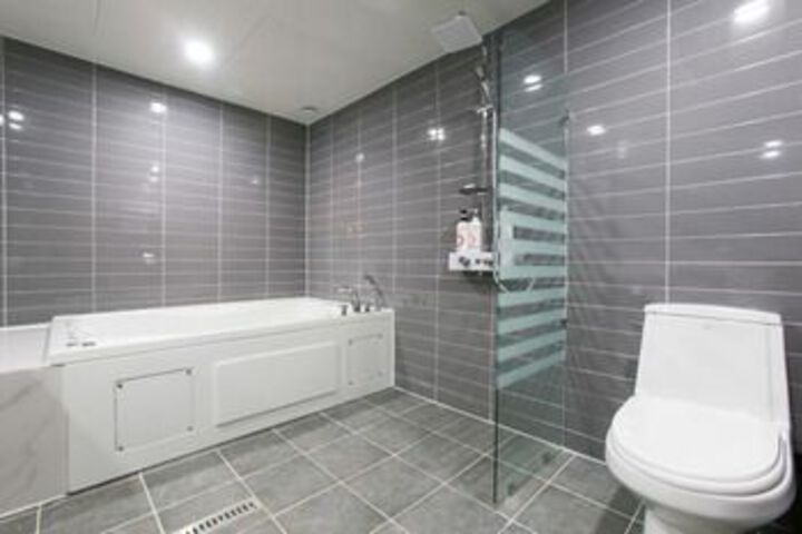 Room 3 of 44