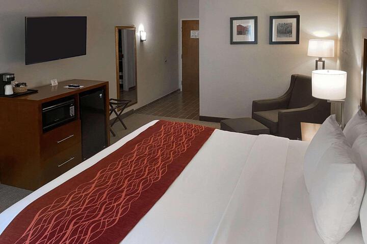 1 King Bed (4 of 23)