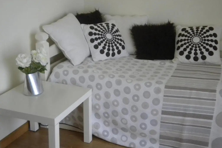 Room 2 of 5