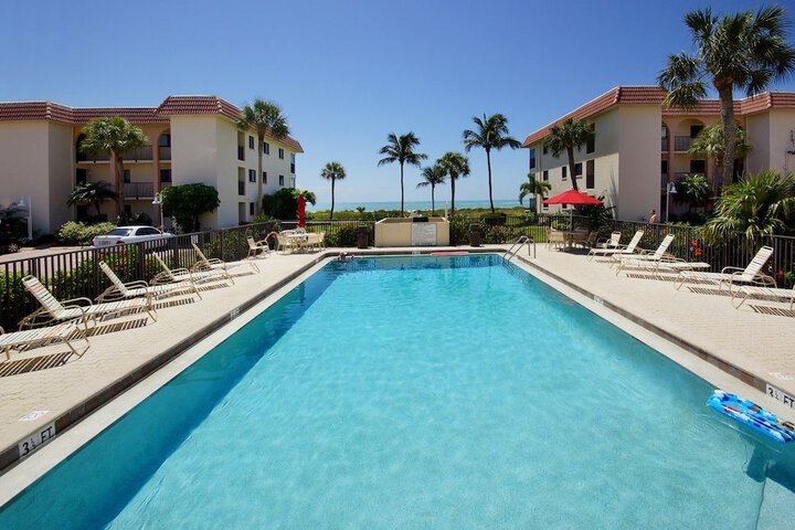 Hotel with Pool