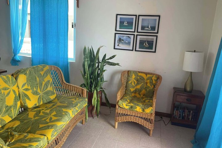 Room 9 of 33