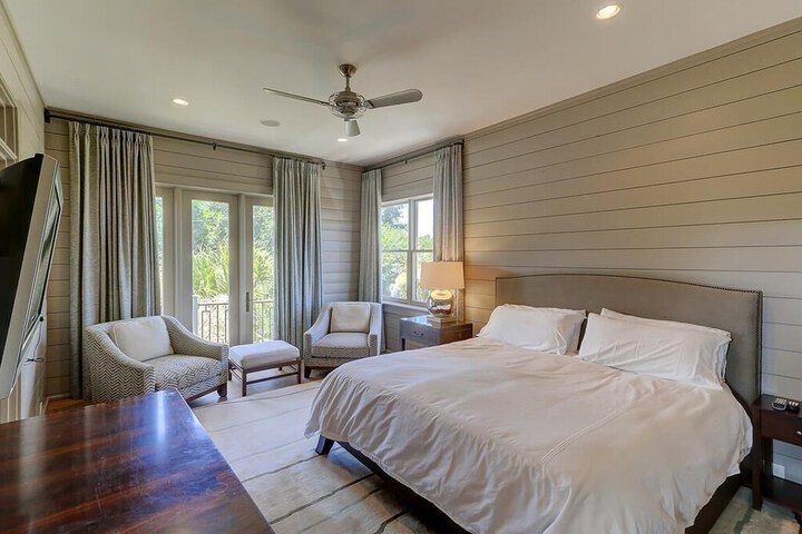 Room 2 of 38