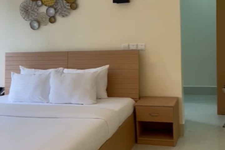 Room 12 of 40