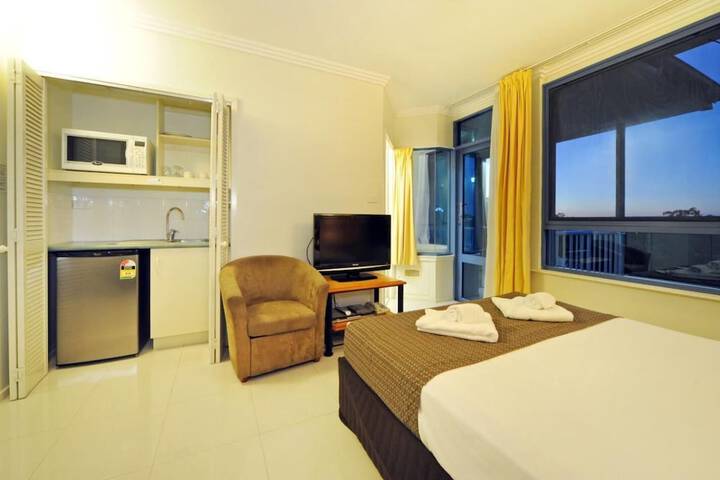 Room 3 of 28