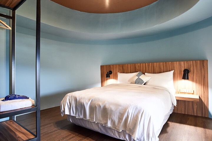 Room 18 of 115