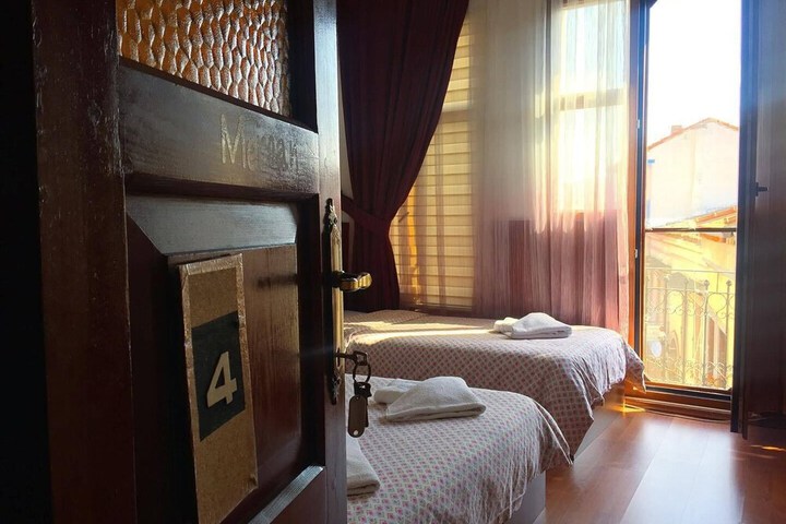 Room 10 of 24