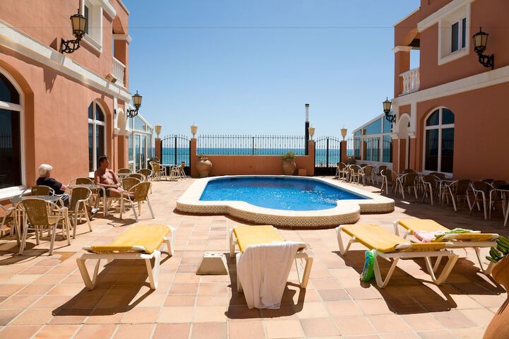 Hotel Pool
