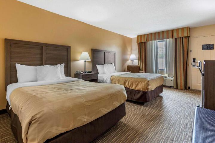 2 Double Beds (14 of 19)