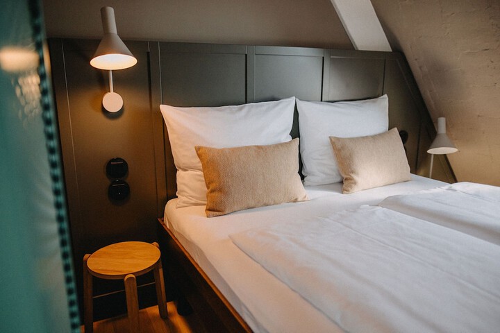 Room 27 of 42