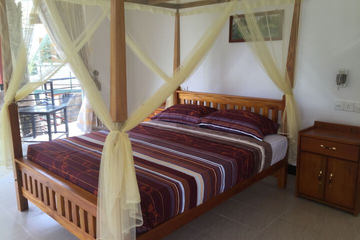 Room 33 of 65