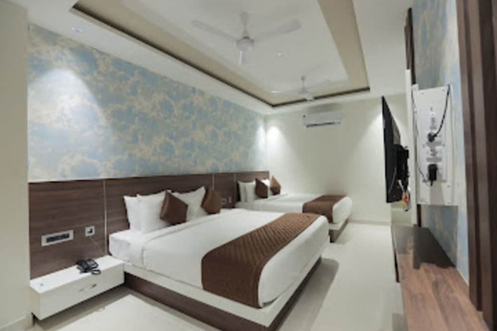 Room 11 of 21