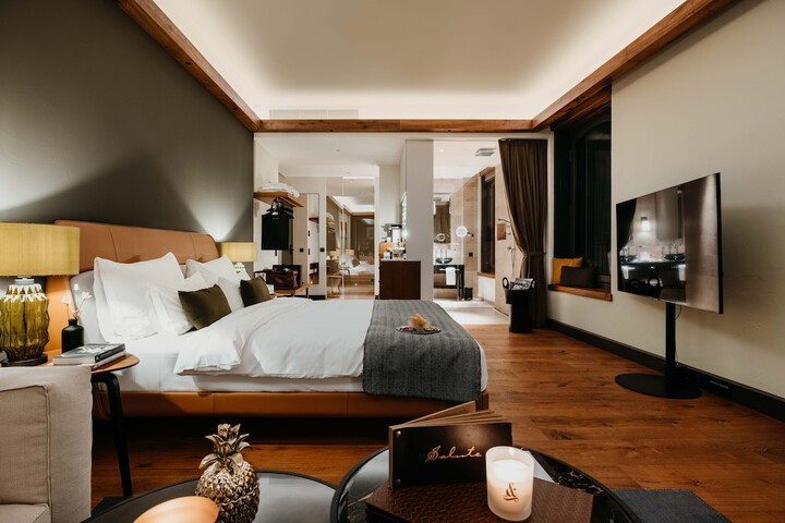 Room 7 of 70