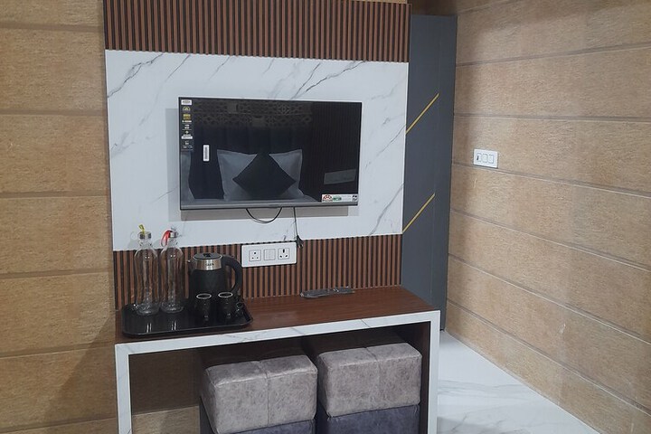 Room 12 of 32