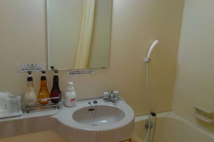 Room 19 of 38