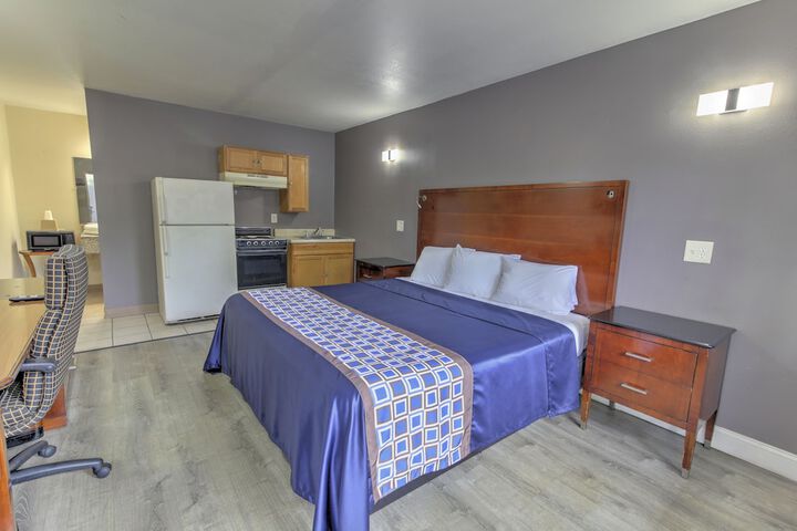 Renovated Standard King Bed (11 of 21)