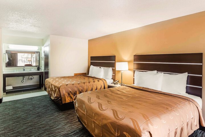 2 Queen Beds (4 of 8)