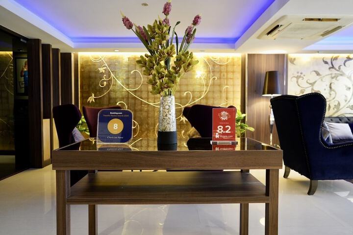 Entrance & Lobby