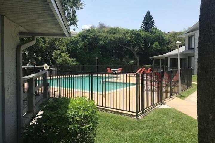Pool 13 of 25