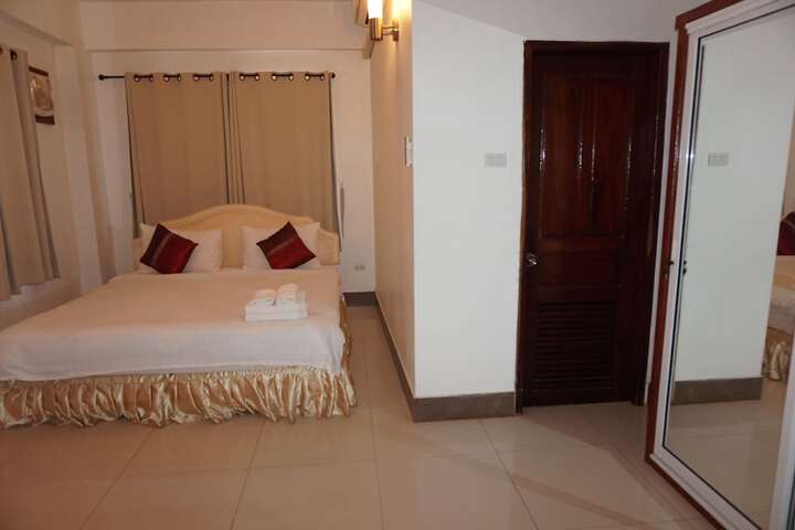 Room 5 of 20