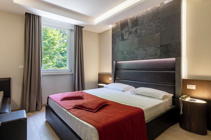 Room 14 of 50