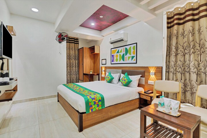 Room 16 of 40