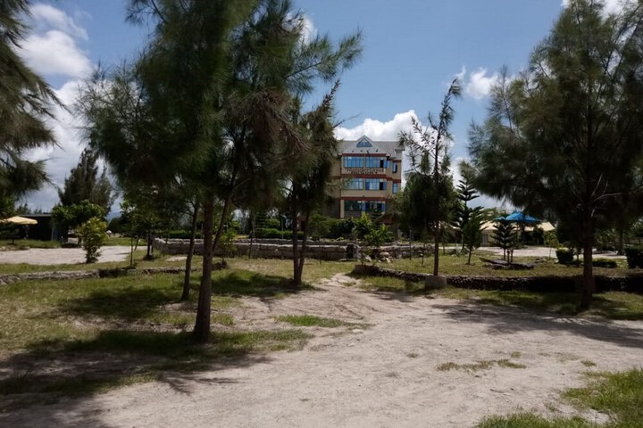 Hotel Exterior 16 of 19
