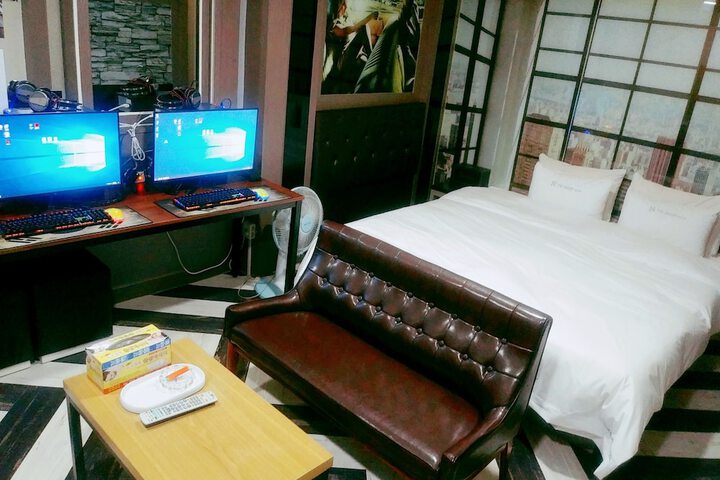 Room 10 of 24
