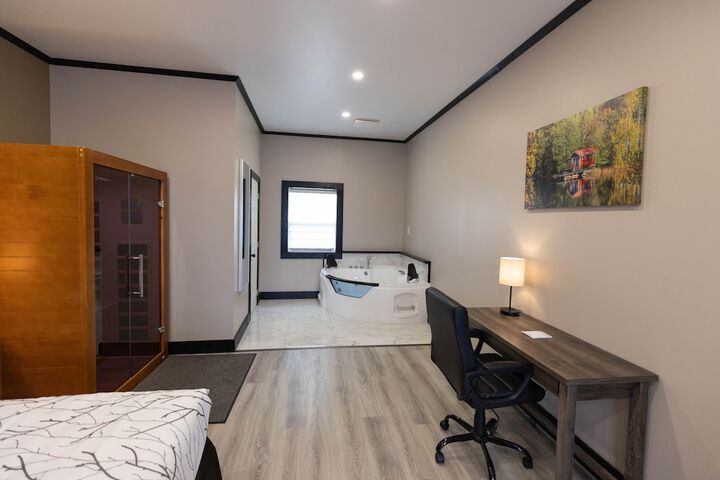 Room 12 of 165
