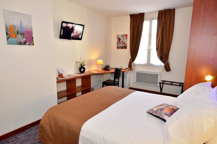 Room 5 of 40