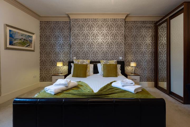 Room 9 of 28
